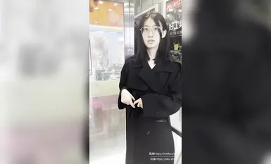 網紅高顏值美少女團隊【西萌工作室】極品在校女大學生【瀨瀨】新發布 白天夜晚 游樂場 電梯間露出，還是帶上眼鏡騷 (3)