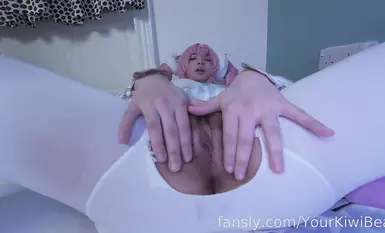 青春可愛美少女福利姬【yourkiwibear】最新作品合集，新春拜年與哥哥亂倫等多部精彩串燒 (2)