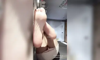 【定製】清純絲足女神【小佳甜心】超大尺度露臉三點定製（1）