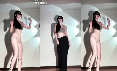 推特網紅裸舞美少女【yum_707玉米】最新VIP專享 三屏裸舞 嫩逼肥臀 影子裸舞