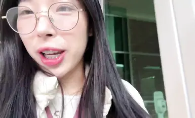 高顏值人氣韓國正妹「Elle_Lee」實習小護士與洋男友激情交合，口活一流，瘋狂吮吸大屌