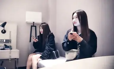 倆都不錯，只約了一個身材苗條的兼職反差婊，新姿勢搞的她高潮淫叫抽搐