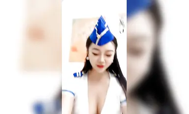 極品御姐的制服誘惑，全程露臉空姐白絲裝扮，跟狼友撩騷互動，揉奶玩逼特寫展示，淫聲盪語不斷