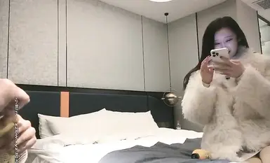 網紅臉外圍，非常漂亮，關鍵是那對大波太誘人，黑絲肥臀翹起摸穴，扛起腿一頓爆操