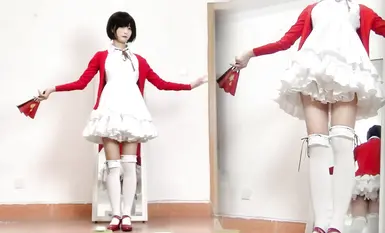 極品反差美少女【埋導演】最新作品罕露臉，lo裙宅舞道具自慰