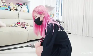 大波翹臀少女福利姬【小小Q】羞恥露出，穿著貞操褲在跑步機上運動 帶狗鏈做愛實錄 陰部插環 (4)