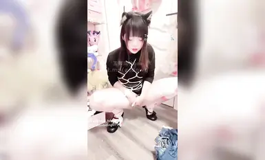 露臉超嫩萌妹『兔寶大人』最新門檻福利含新增，超極品合法卡哇伊小蘿莉稚嫩白虎美穴甚是誘人 (2)