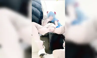 露臉超嫩萌妹『兔寶大人』最新門檻福利含新增，超極品合法卡哇伊小蘿莉稚嫩白虎美穴甚是誘人 (5)