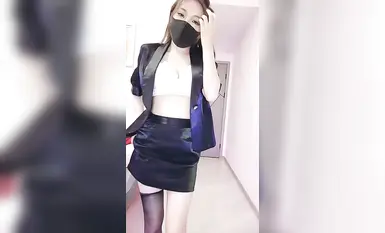 추천하는 핫맘 [쑤샤오옌]은 대규모 섹스 장면, 소품을 이용한 자위, 오르가즘과 배뇨, 뚱뚱한 남자의 작은 성기에 박힌 후 말문이 막히는 장면, 구강성교와 섹스를 한 번에 모두 보여줍니다(9).