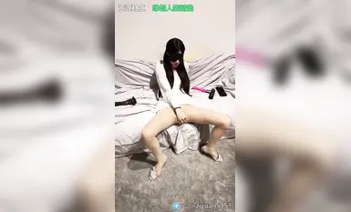 Ang tunay na maestro na si "BMWZ" ay nagbukas ng iba't ibang kakaibang paraan ng pakikipagtalik sa pangalawang babaeng bida sa "Licking Anus, Drinking Urine, Swallowing Semen". Sinanay niya ang diyosa sa paningin ng ibang tao na ma