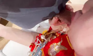 【騷逼新娘白虎嫩逼】主動要求口爆的嫂子，我噴水給你看啊！來自饅頭逼的COS女神操逼，雞巴插著不過癮還要道具一起刺激才爽，高潮一波接一波，淫水噴涌！