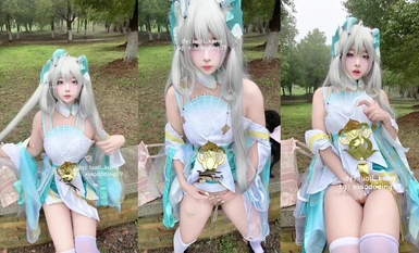 抖音高顏萌妹【兔康康】大尺度定製COS草神，電動玩具插B✚大尺度定製室內+室外自慰尿尿 (2)