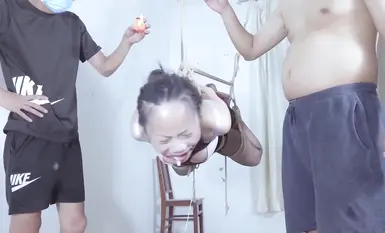 國產SM調教【櫻束】原創內涵版 《合租姐姐》青澀嫩妹三洞全開空中飛人被爆操 (3)