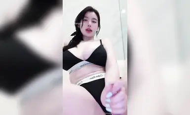 天然巨乳高顏值女神【cocopie0218】超級巨乳白虎各種體位玩具紫薇超騷眼鏡妹 (1)