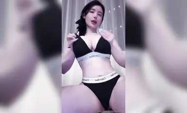 天然巨乳高顏值女神【cocopie0218】超級巨乳白虎各種體位玩具紫薇超騷眼鏡妹 (2)