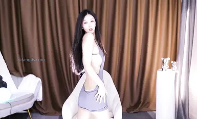 網易CC騷主播【穗穗】顏值靚女，好身材大長腿，大尺度掰逼展示，裸舞誘惑相當開放 (4)