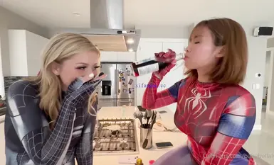 Onlyfans 新加坡頂級網紅【imyujiaa】做愛自慰群P女女百合 4P雙飛多P，那麼多女的她最美 (2)