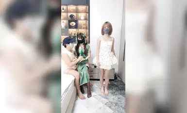 極品嫩妹女神【幼水若若】 兩個涉世未深的小太妹身材超好 全身細膩白嫩 被帶到酒店玩雙飛 (5)