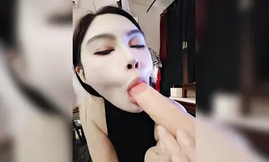 YY 高顏值網紅主播【子惜】（凌北北）全新道具裸舞深喉口爆欲罷不能 爆漿大雞巴彈力插爽到抽搐 (2)