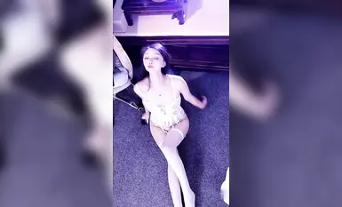 YY 高顏值網紅主播【子惜】（凌北北）全新道具裸舞深喉口爆欲罷不能 爆漿大雞巴彈力插爽到抽搐 (3)