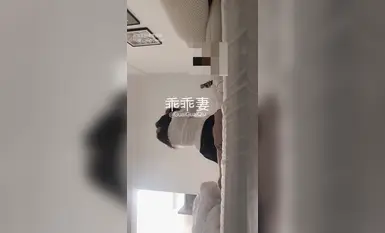 A slightly chubby girlfriend shared her love for wearing JK3P fan events, one after another. The "good wife" wedding dress was exposed. The 3P event was shared by a single man who ejaculated inside his wife while she continued to wash the pot. The husband was fast asleep next to her. (14)