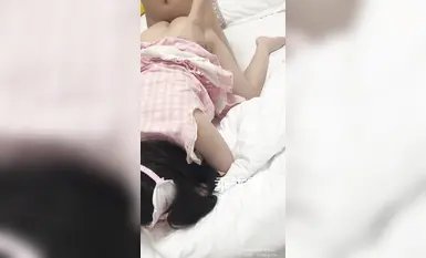 Ibinahagi ng isang medyo matambok na kasintahan ang kanyang pagkahilig sa pagsusuot ng mga uniporme ni JK at lumahok sa isang serye ng mga kaganapan sa tagahanga ng 3P. Ang "mabuting asawa" ay nakitang nakasuot ng damit pangkasal at nabunyag. Sa