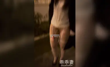 微胖女友共享、爱穿JK3P粉丝活动一场接一场「乖乖妻」婚纱露出，3P活动单男分享内射丈夫继续刷锅，一旁是熟睡的丈夫(9)