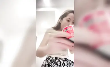 精神小妹很廉價但她可以為了男朋友出去賣,出去直播,你會娶這樣女人嗎 (5)