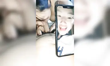 一邊調教女友一邊和女友閨蜜打視頻電話 內射騷逼