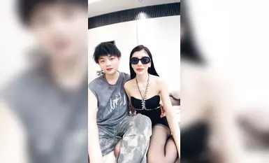 小魚要抱抱_性福的小哥~每天換女友 道具自慰操B