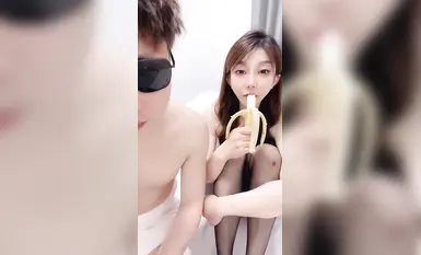 小魚要抱抱_神似網紅馮提莫！酒店約炮激情啪啪秀 (3)