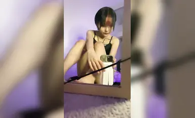 日本地雷系短發小母狗輟學神待少女，全身紋身改花刀，原本藝術品般白嫩身體被黃毛糟蹋