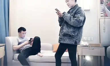 一字马瑜伽教练，这个姿势插入真的好深，妹子被后入狠狠输出，面色潮红