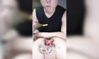 推特硬核花式调教博主【小狗pro】合集，花式硬核调教,拳交玩穴巨根震动,还有尿道开发，这样会把小穴玩坏的(13)
