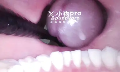 推特硬核花式调教博主【小狗pro】合集，花式硬核调教,拳交玩穴巨根震动,还有尿道开发，这样会把小穴玩坏的(16)