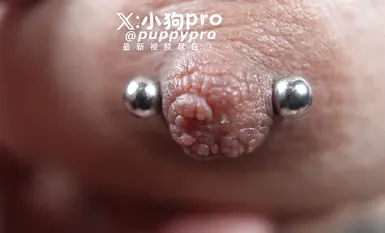 트위터의 하드코어 BDSM 블로거 모음집인 【Little Dog Pro】에는 주먹질, 구멍 놀이, 진동 페니스, 요도 발달 등 다양한 하드코어 BDSM 기술이 소개되어 있으며 이는 질을 손상시킬 수 있습니다(19).