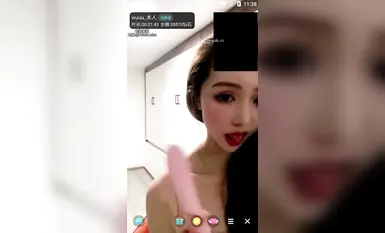 顏值嫩妹【Wuuu】一對一視頻被出賣，清純臉大黑逼，極度反差，性慾旺盛，大哥看到肥穴連夜站票跑路-1