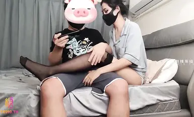 글래머러스한 인터넷 스타 여신 [유궁류채]가 남편이 없는 틈을 타 귀여운 남자를 찾아 '영광의 왕' 게임을 즐긴다. 승리 상품으로는 스타킹, 오럴 섹스, 가슴 애무, 라이딩 및 도그 스타일, 끊임없는 음담패설 등이 있다.