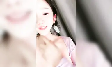 【絶妙】Gカップの巨乳を持つ、息を呑むほど美しい！長い脚、黒ストッキング、そしてネットセレブ顔～小道具を使って自慰行為をし、潮吹き～（10）