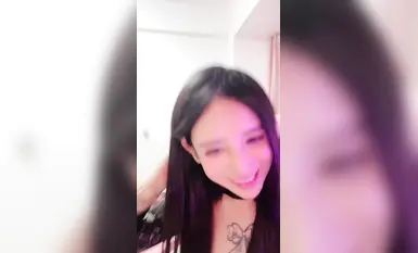推薦 顏值嫩妹【夏缺冰】綠播下海放不開,奶子夠大,紋身小太妹,沒掰逼有點可惜 (1)