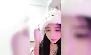 推薦 顏值嫩妹【夏缺冰】綠播下海放不開,奶子夠大,紋身小太妹,沒掰逼有點可惜 (1)