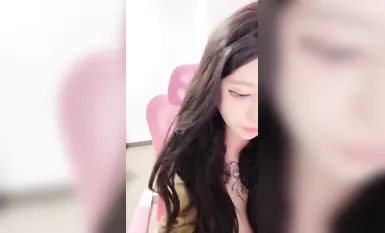 推薦 顏值嫩妹【夏缺冰】綠播下海放不開,奶子夠大,紋身小太妹,沒掰逼有點可惜 (4)