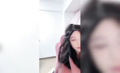 推薦 顏值嫩妹【夏缺冰】綠播下海放不開,奶子夠大,紋身小太妹,沒掰逼有點可惜 (4)