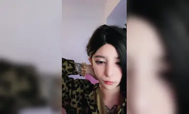 推薦 顏值嫩妹【夏缺冰】綠播下海放不開,奶子夠大,紋身小太妹,沒掰逼有點可惜 (6)