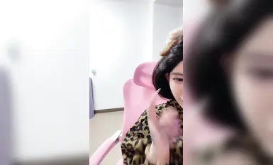 推薦 顏值嫩妹【夏缺冰】綠播下海放不開,奶子夠大,紋身小太妹,沒掰逼有點可惜 (7)
