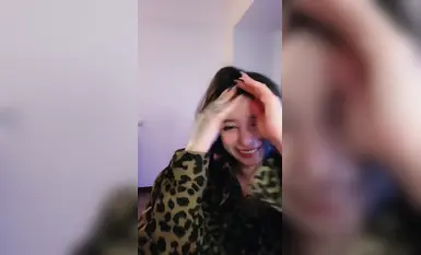推薦 顏值嫩妹【夏缺冰】綠播下海放不開,奶子夠大,紋身小太妹,沒掰逼有點可惜 (7)