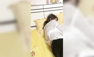 小小瑤兒_情侶大秀_丹鳳眼女友姨媽期被男友無套操_1