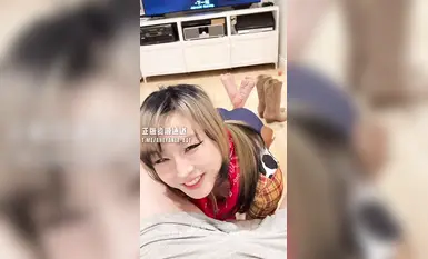 噗噗姐姐的牛仔cos 展示酸臭小胖腳，口舌挑逗大肉棒，被打樁中出