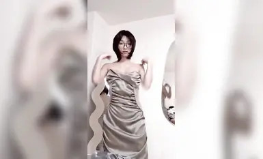 谷鲤里戴着眼镜脱光衣服试透明骚内衣_对着镜子用假鸡巴猛插自己_高潮喷水好几次_谷鲤里_反差_自拍_01