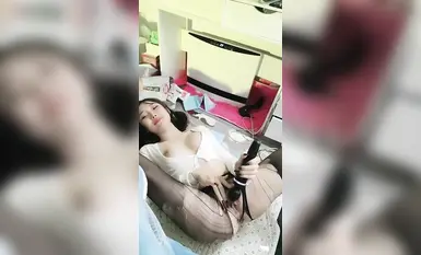 极品粉嫩萝莉 反差萝莉裸体自拍发骚1